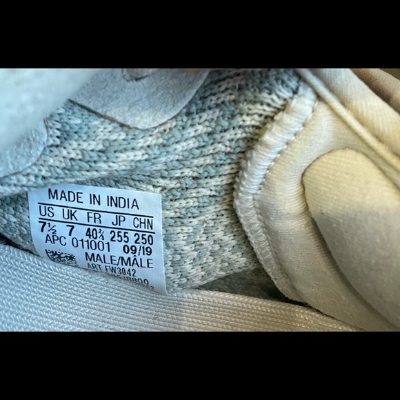 Yeezy (citron, 7.5size) authentic with box - Picture 7 of 8